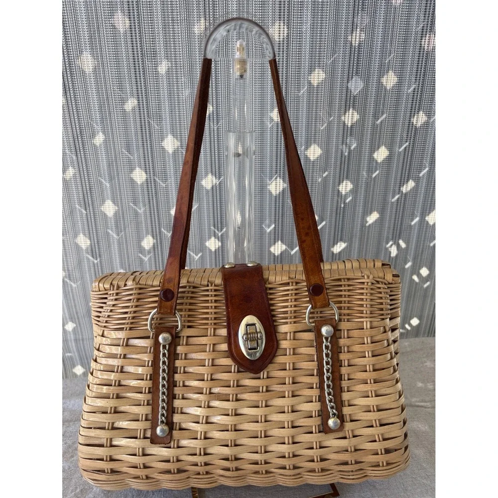 Vintage Bonnie International Wicker Cream Handbag Leather Trim & Chain -see pics